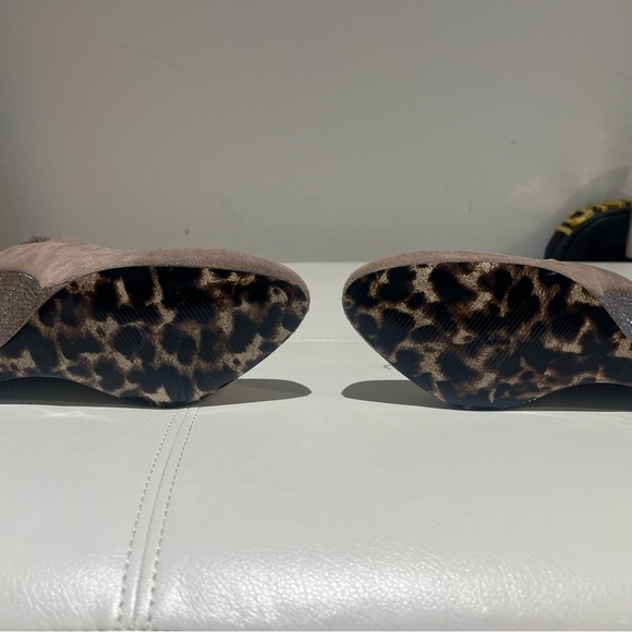 Betsey Johnson Wedge Suede rhinestone with bow - Picture 3 of 4